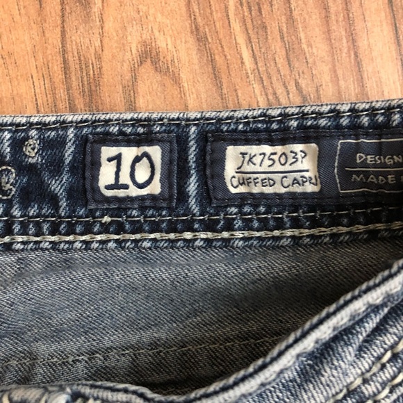 Cute Flap Pocket w/ Flowers Bling Miss Me Capris - Picture 7 of 8